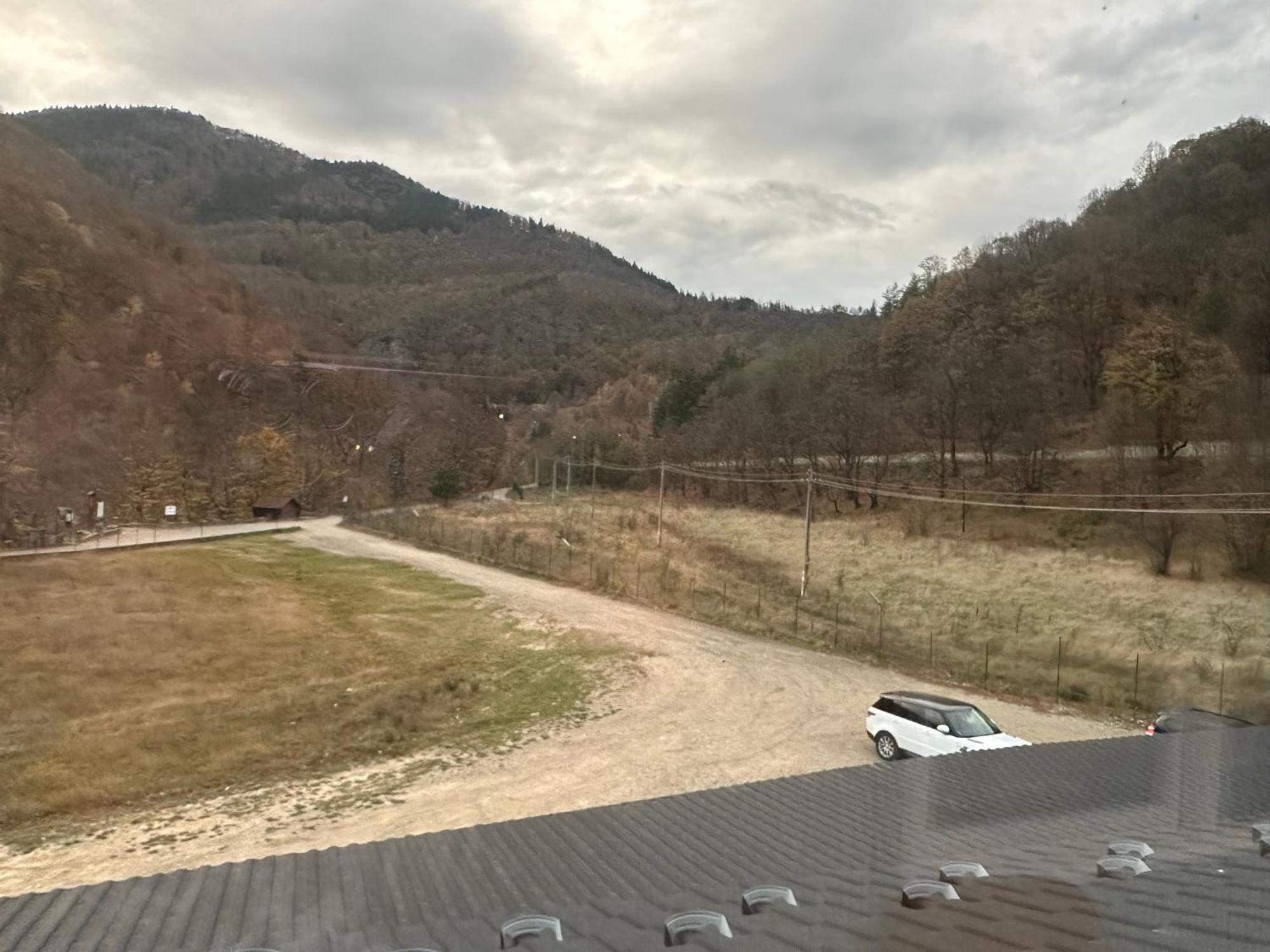 Pensiunea Cascada Putnei Lepsa Exterior photo